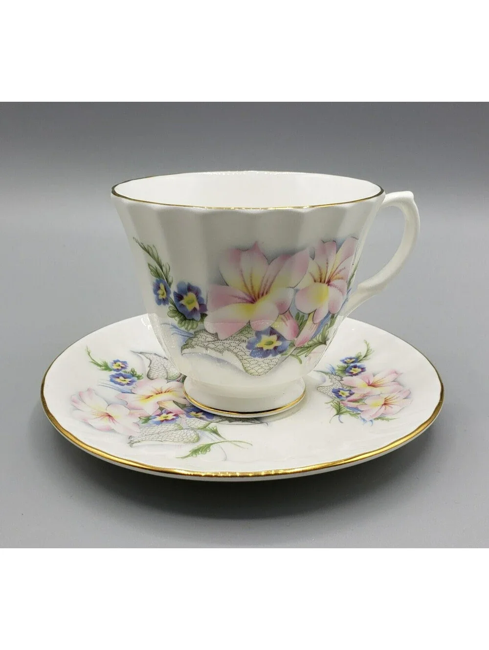 Vintage Duchess Teacup & Saucer Trumpet Flower Fine Bone China England Pink